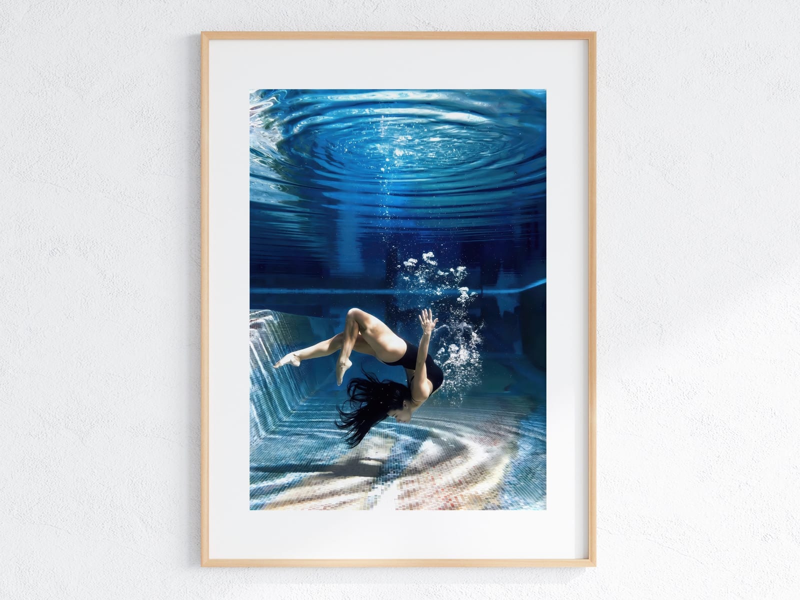 Schwimmerin im Poolblau, Poster Badezimmer, Wandkunst