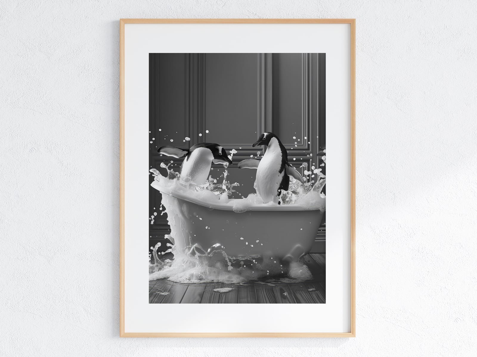 Affiche Pingouin dans la Baignoire – Art Animalier Amusant en Noir et Blanc